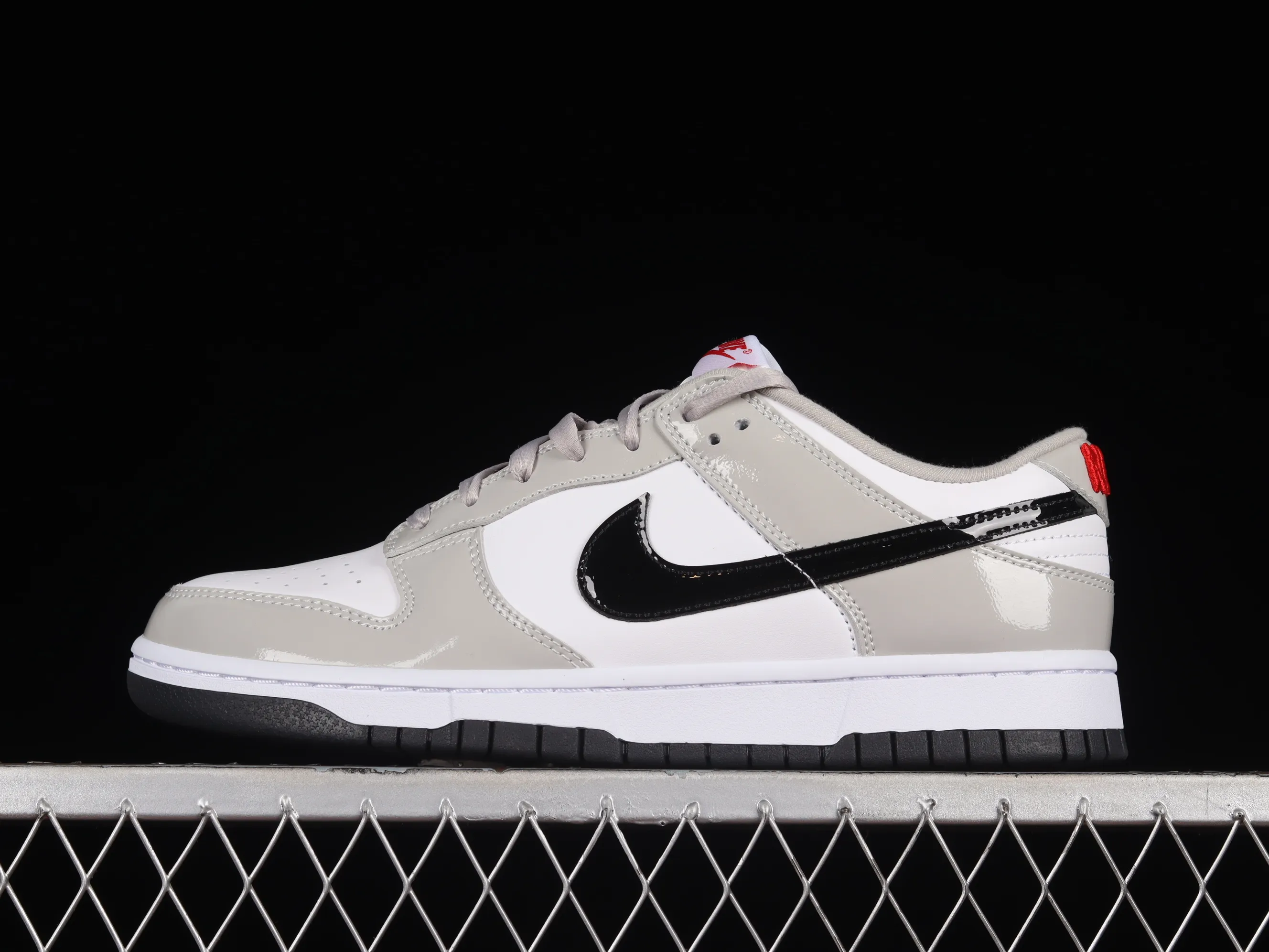 All Categories Nk SB Dunk Series Nk SB Dunk Low Low-top sneakers C version Nk Dunk Low "Light Iron Ore" Patent leather gray SB low-top sports and leisure sneakers DQ7576-001